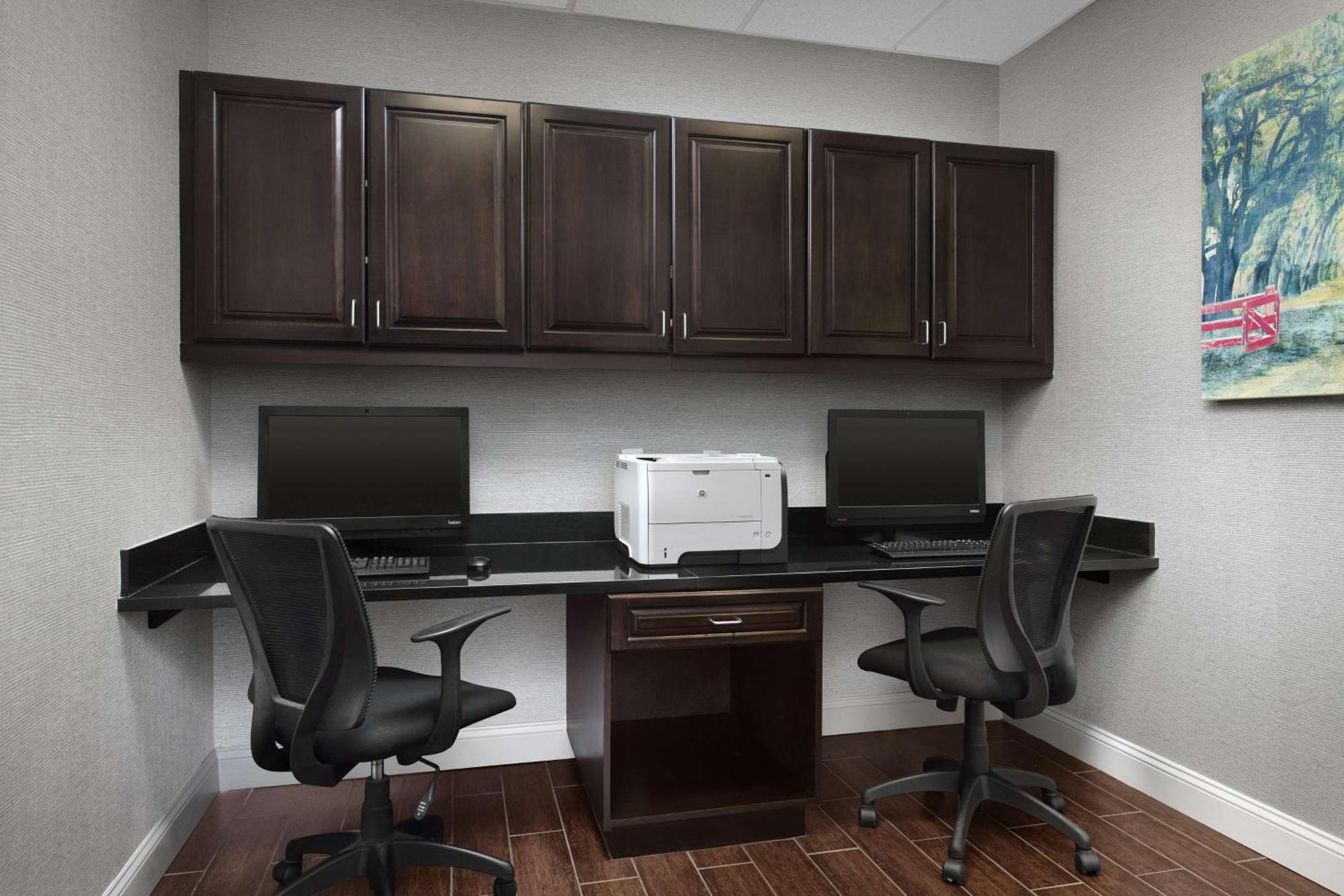 Hampton Inn Стейтсборо Экстерьер фото
