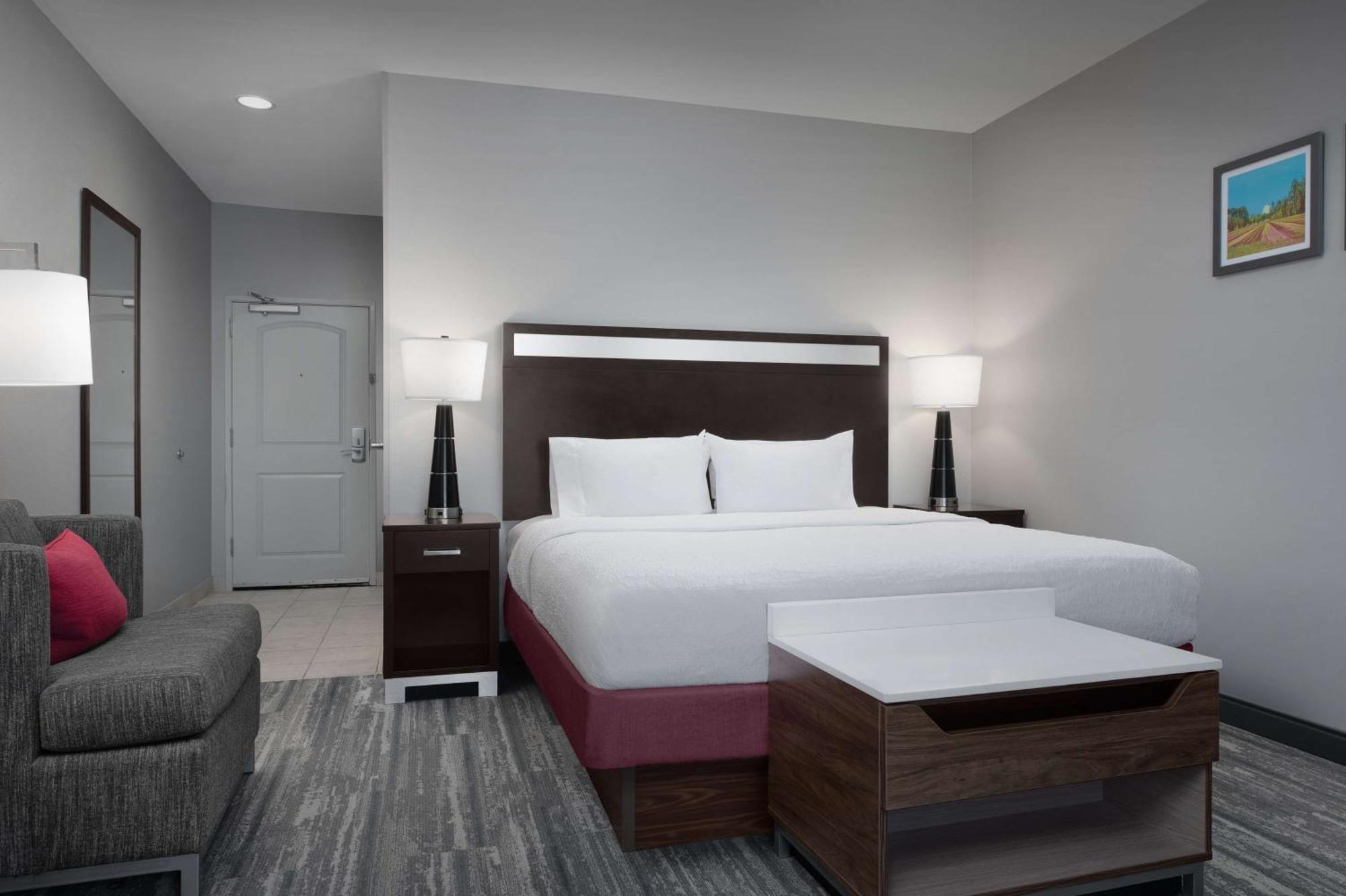 Hampton Inn Стейтсборо Экстерьер фото