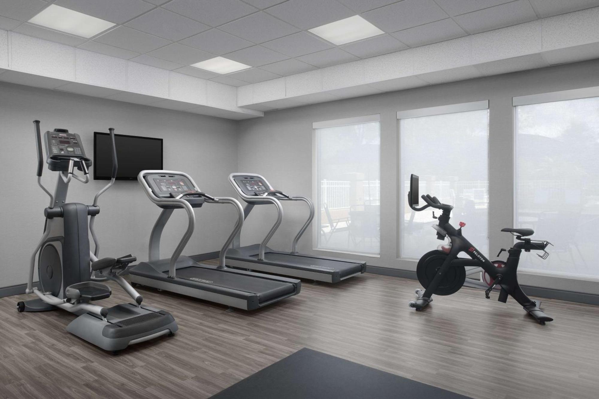 Hampton Inn Стейтсборо Экстерьер фото